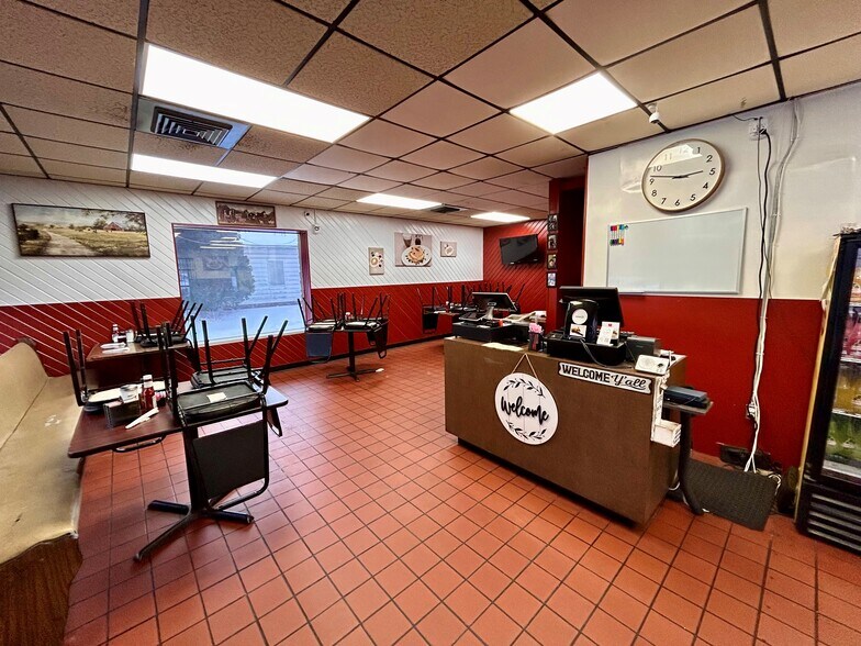 More Photos Of 5700 Bluffton Rd, Fort Wayne Restaurant For Sale