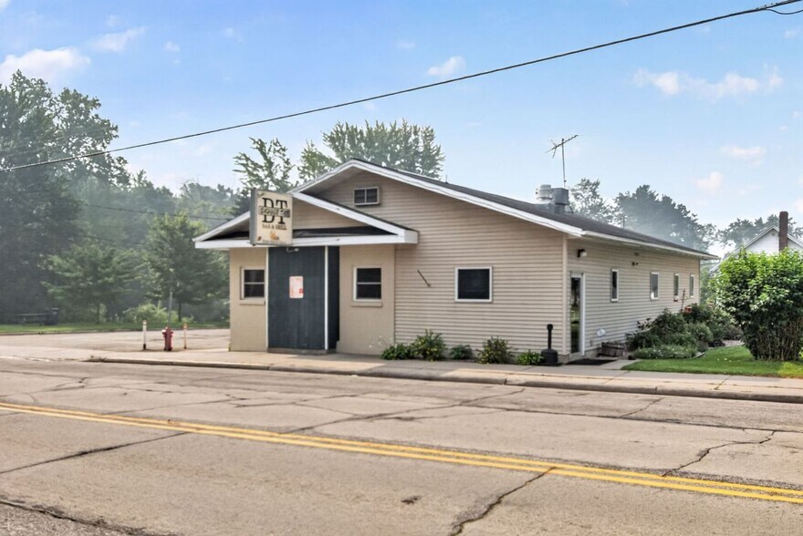 More Photos Of 133 E Main St, Embarrass Specialty For Sale