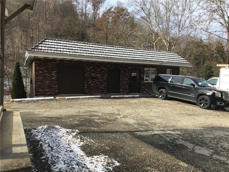 More Photos Of 1311 Boston Hollow Rd, McKeesport Storefront Retail Office For Lease