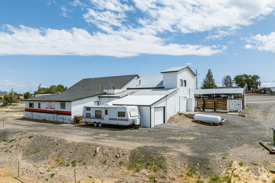More Photos Of 1762 S Adams Dr, Madras Manufacturing For Sale