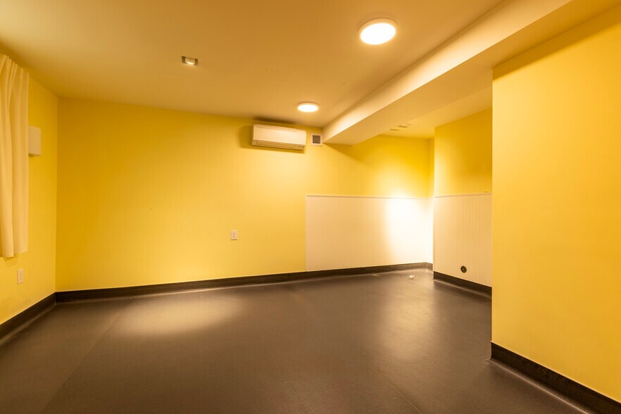 More Photos Of 2025 P St, Sacramento Office Residential For Lease