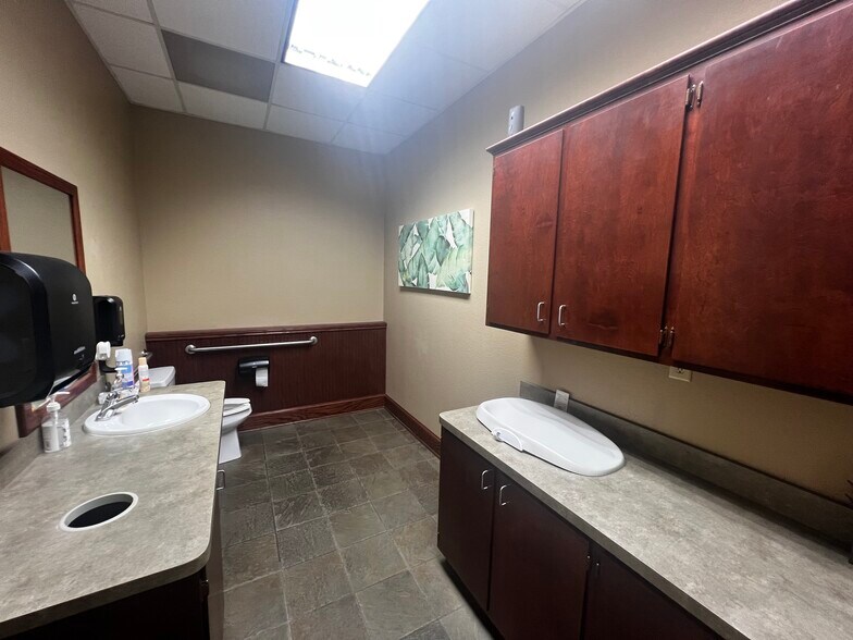More Photos Of 661 W Central Texas Expy, Harker Heights Office For Lease