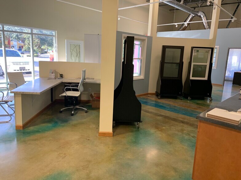 More Photos Of 7509 Pennsylvania Ave, Sarasota Showroom For Lease