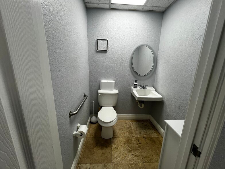 More Photos Of 13500 SW 88th St, Miami Medical For Sale