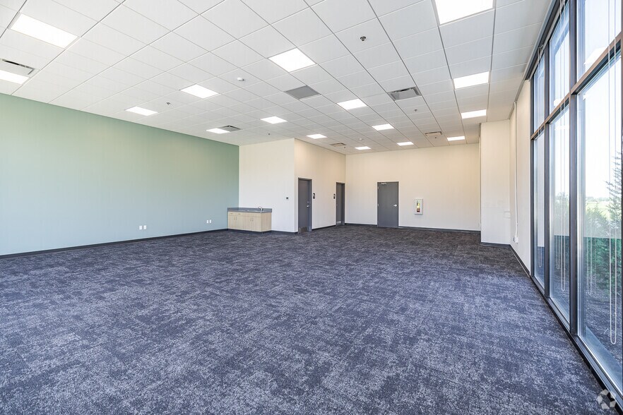 More Photos Of 13301 4 Mile Rd, Caledonia Warehouse For Lease