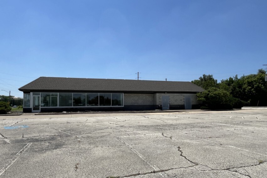 More Photos Of 2799 N 22nd St, Decatur Freestanding For Sale