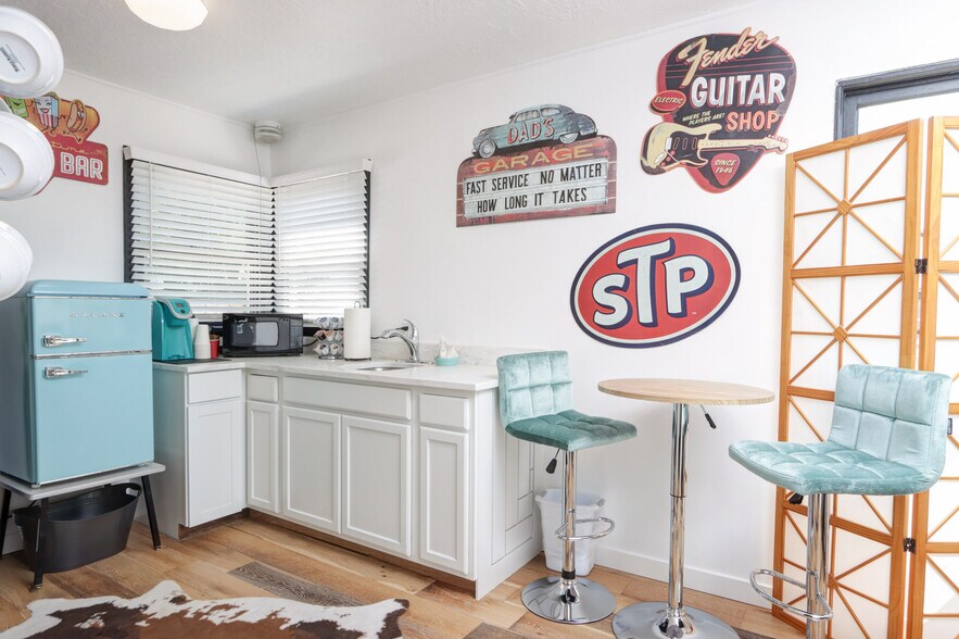 More Photos Of 208 S Curtis Rd, Boise Office For Sale