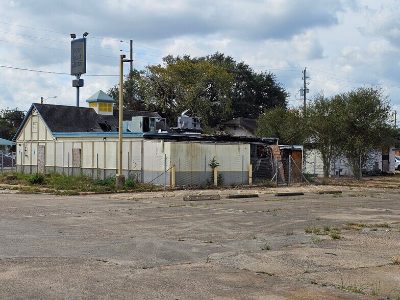 More Photos Of 6929 Harrisburg Blvd, Houston Land For Sale