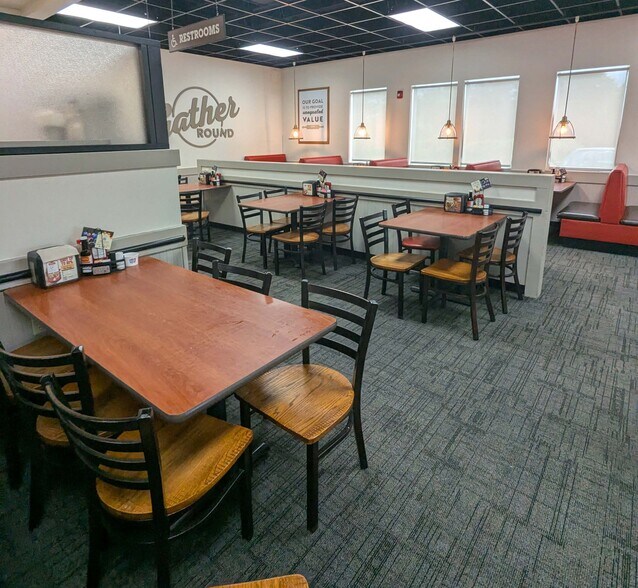 More Photos Of 19120 E Valley View Pky, Independence Restaurant For Lease