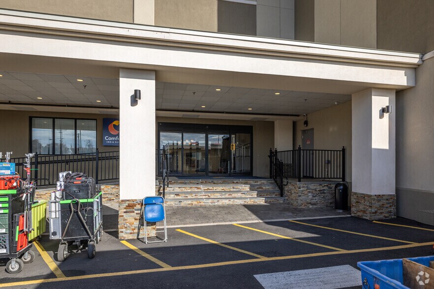 More Photos Of 98 Frelinghuysen Ave, Newark Hotel For Lease