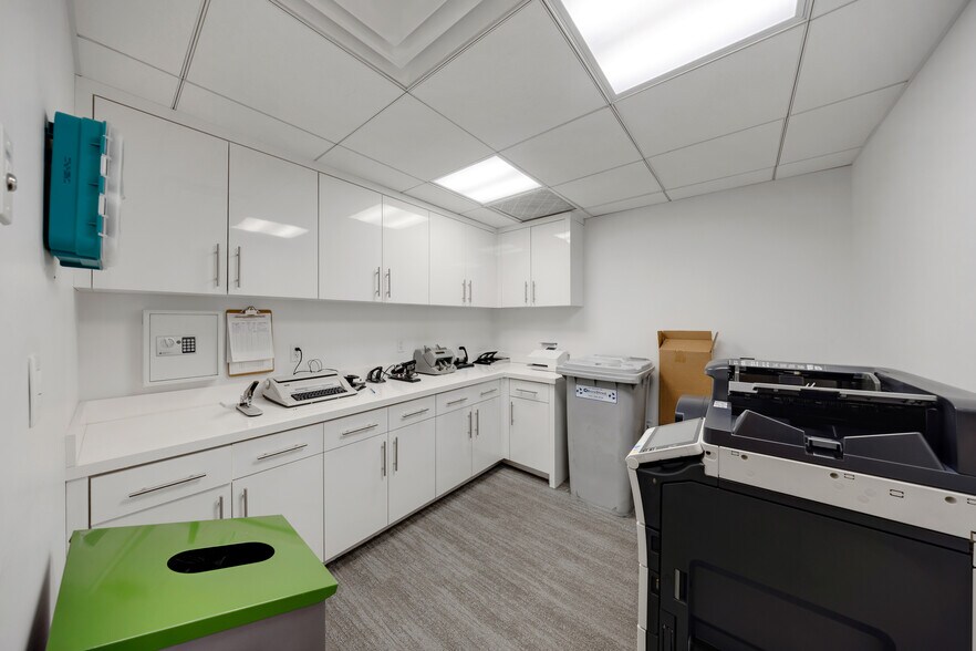 More Photos Of 4713-4725 SW 8th St, Miami Storefront For Lease