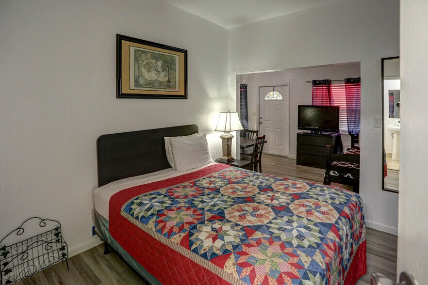 More Photos Of 1419 S Federal Hwy, Hollywood Hotel For Sale