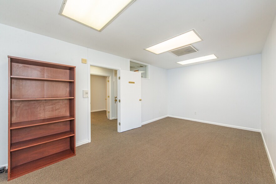 More Photos Of 150 River Rd, Montville Business Park For Lease