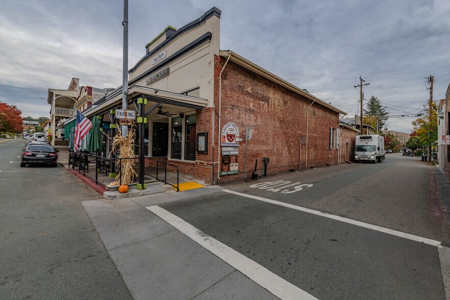 More Photos Of 36 Main St, Sutter Creek Restaurant For Sale
