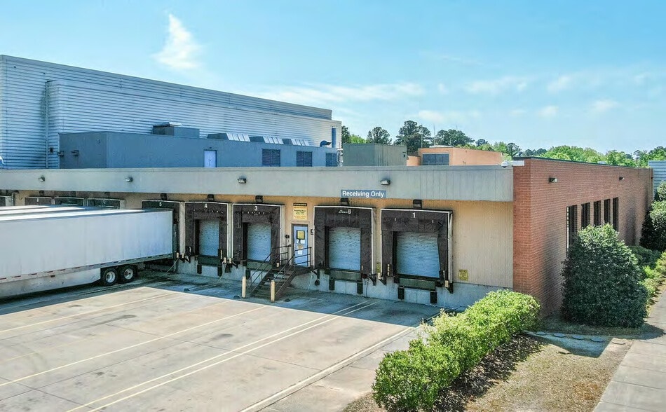 More Photos Of 458 Whitfield St, Fayetteville Warehouse For Lease