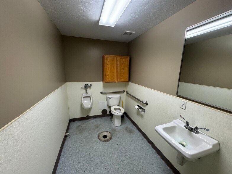 More Photos Of 4268-4272 W Nike Dr, West Jordan Distribution For Lease