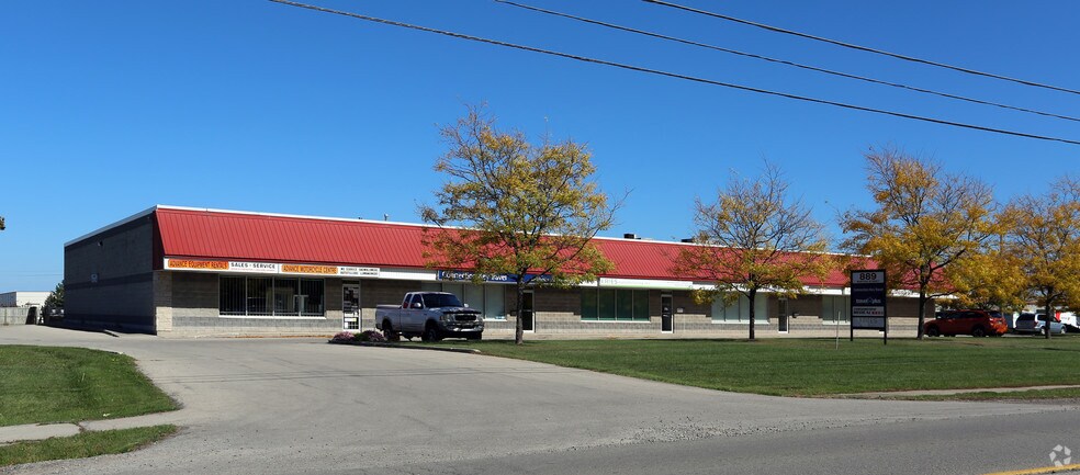 More Photos Of 889 Barton St, Hamilton Warehouse For Lease