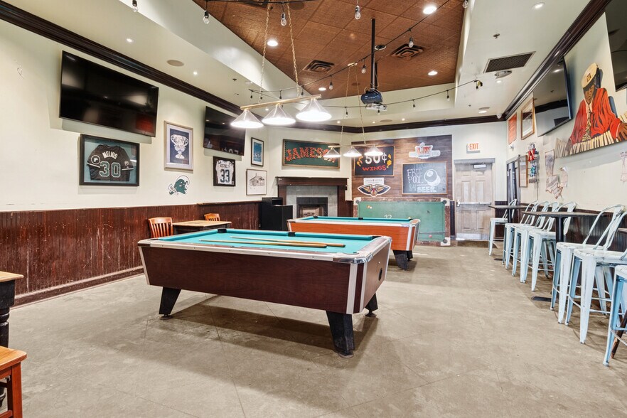 More Photos Of 7538 Maple St, New Orleans Bar For Sale