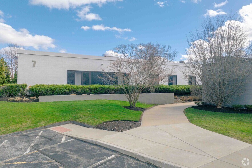 More Photos Of 7-11 Audubon Rd, Wakefield Light Manufacturing For Lease