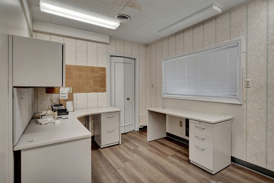 More Photos Of 102 S 3rd St, Saint Clair Bank For Sale