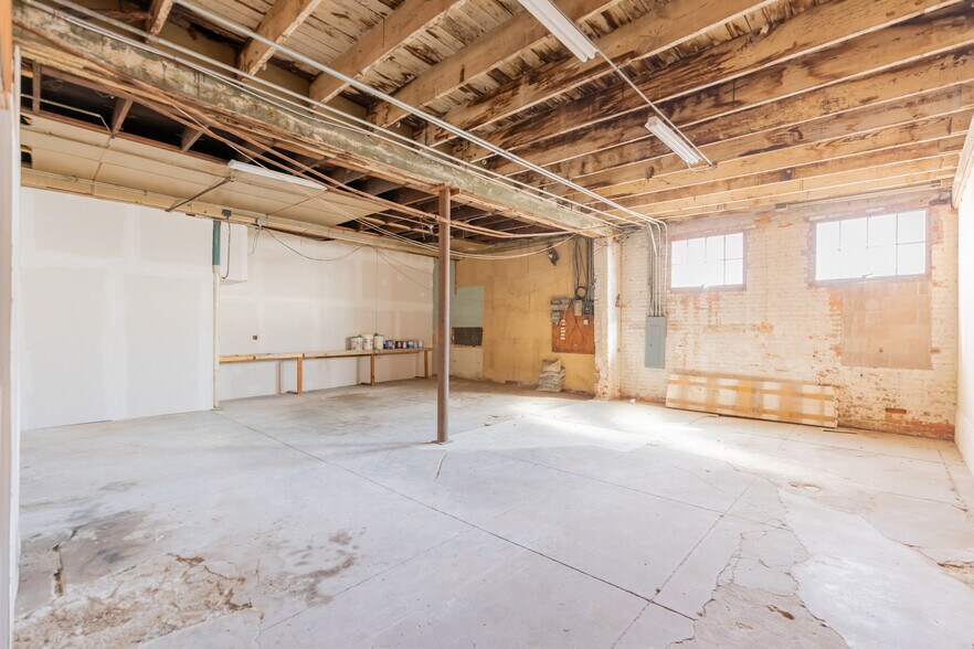 More Photos Of 221 N Cleveland Ave, Cushing Department Store For Sale