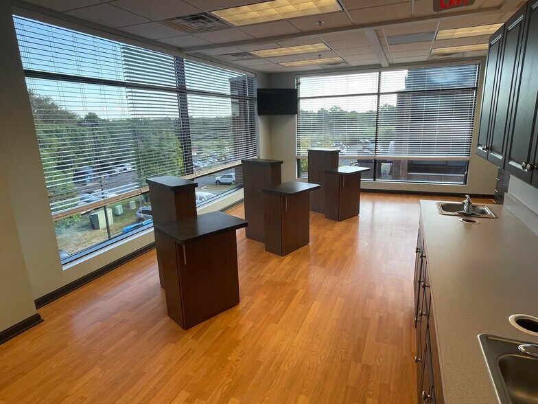 More Photos Of 535 Wellington Way, Lexington Medical For Sale
