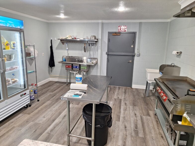 More Photos Of 31993 US-70 Hwy, Bruceton General Retail For Sale