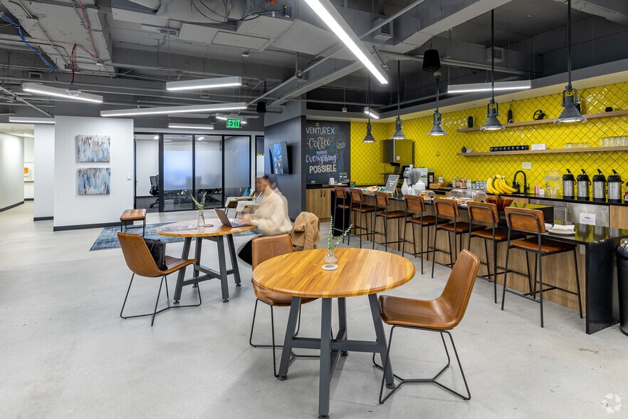 More Photos Of 3333 Peachtree Rd Ne, Atlanta Office For Lease