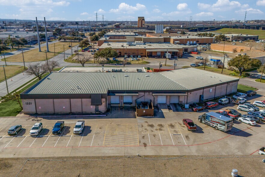 More Photos Of 1321 Regal Row, Dallas Warehouse For Sale