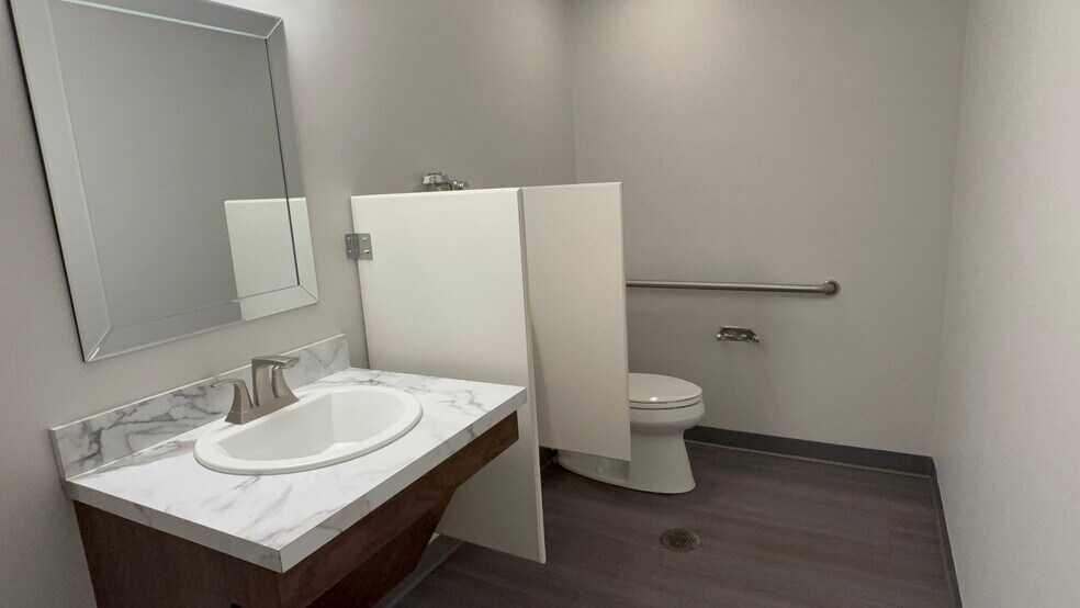 More Photos Of 1720 Fortune Ct, Lexington Light Distribution For Lease