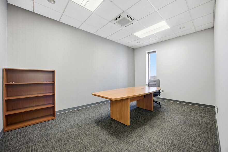 More Photos Of 644 E Beaton Dr, West Fargo Office For Lease