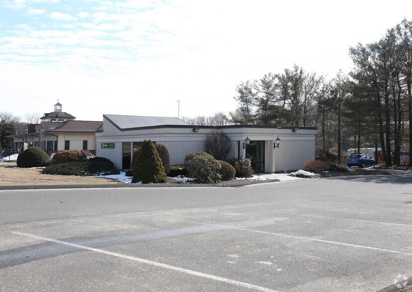 More Photos Of 503 Middlebury Rd, Middlebury Bank For Lease