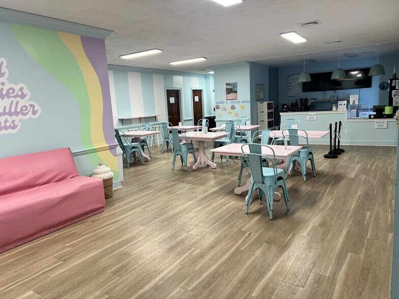 More Photos Of 2608 Lakeside Dr, Lynchburg Office For Lease