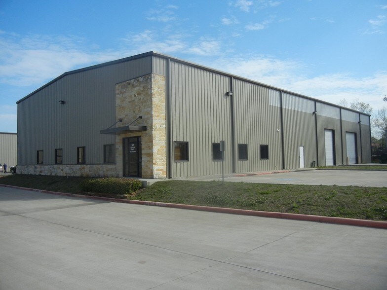 More Photos Of 501 Hickerson St, Conroe Unknown For Lease