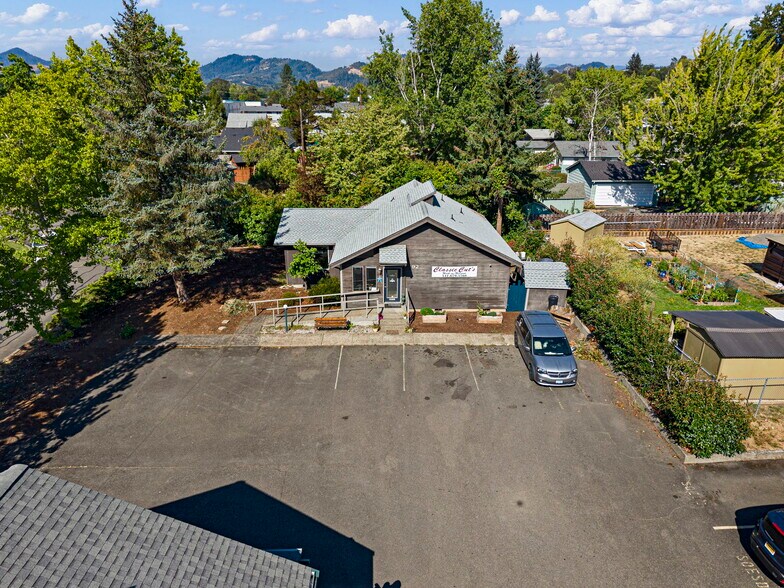 More Photos Of 92 NW Glenhart Ave, Winston Freestanding For Sale