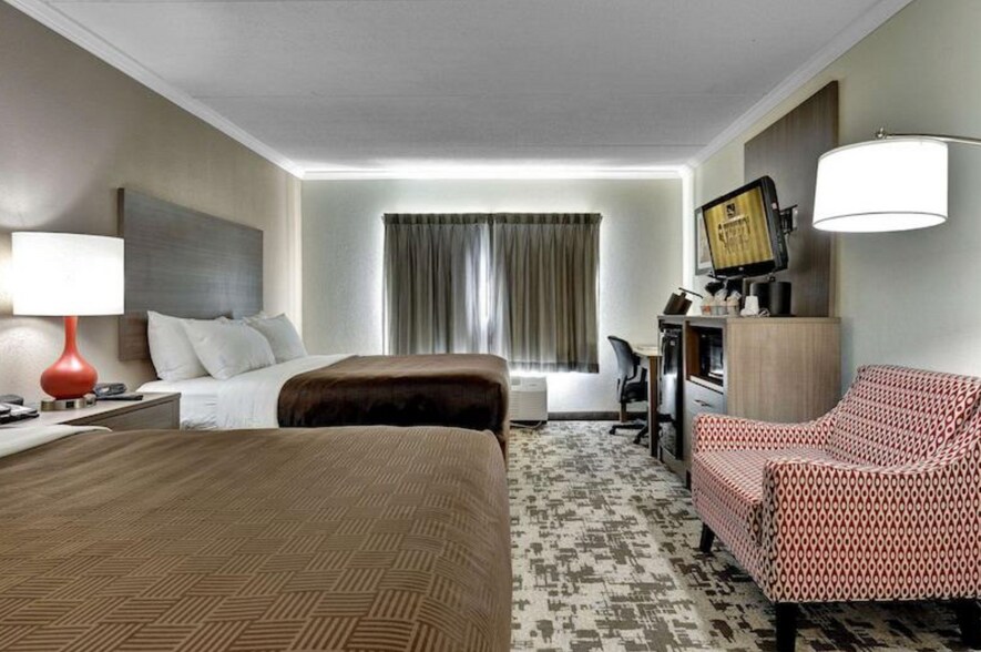 More Photos Of 240 Rainbow Blvd, Niagara Falls Hospitality For Sale