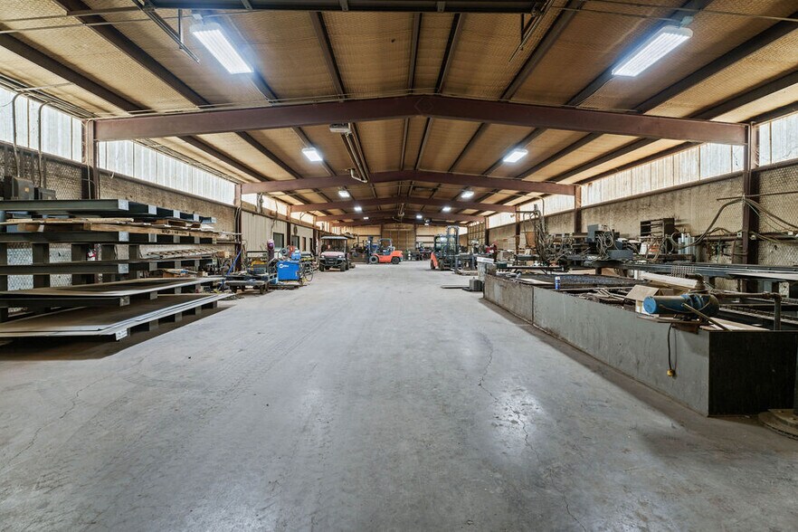 More Photos Of 3917 Clovis Rd, Lubbock Warehouse For Lease