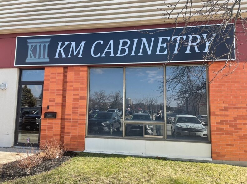 More Photos Of 1224 Dundas St E, Mississauga Freestanding For Lease