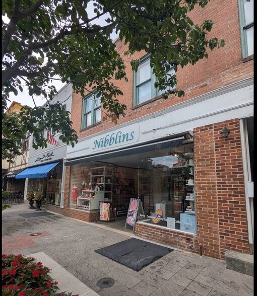 More Photos Of 27-29 N Loudoun St, Winchester Storefront Retail Office For Sale
