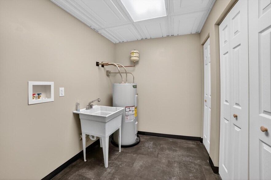 More Photos Of 161 E Main St, Geneva Freestanding For Sale