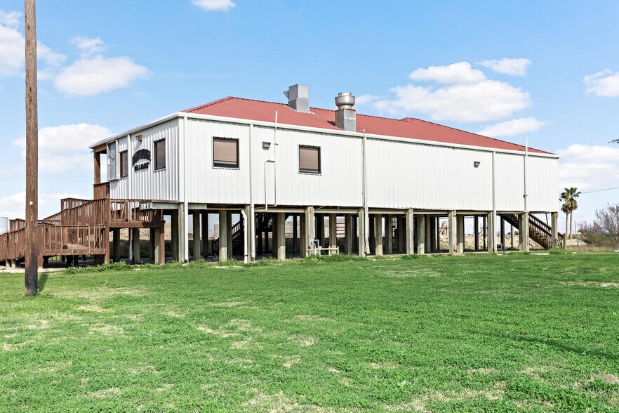 More Photos Of 5140 Gulfway Dr, Sabine Pass Restaurant For Sale