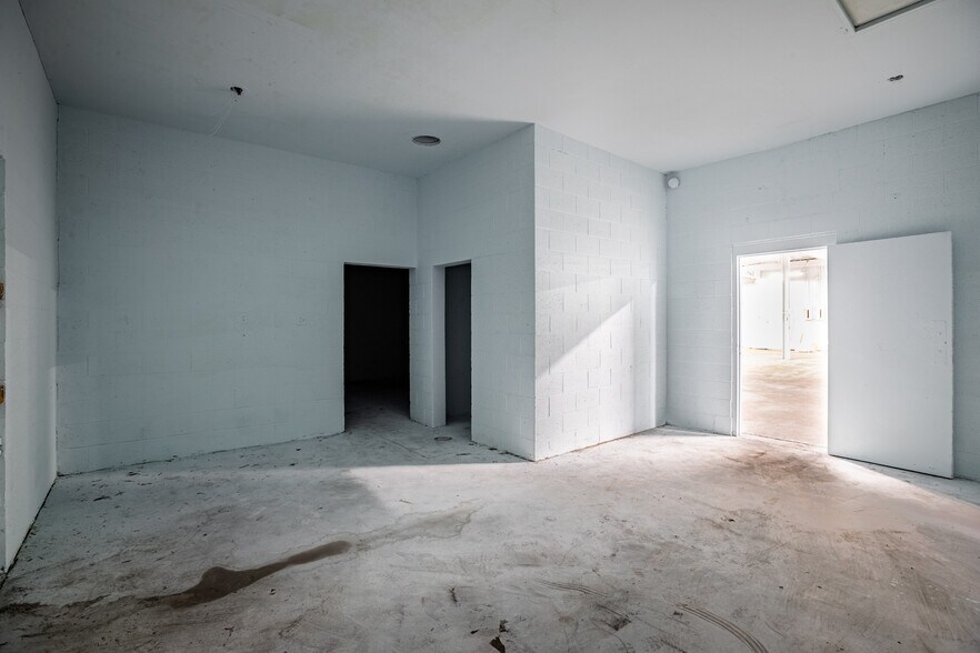 More Photos Of 445 Holton St, Sparta Warehouse For Lease