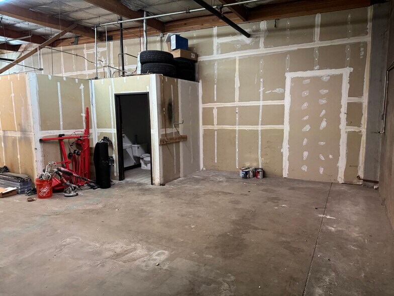 More Photos Of 1233-1267 Gator Way, Sparks Warehouse For Lease