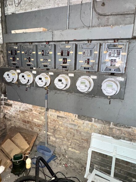 More Photos Of 6800 S Paxton Ave, Chicago Apartments For Sale