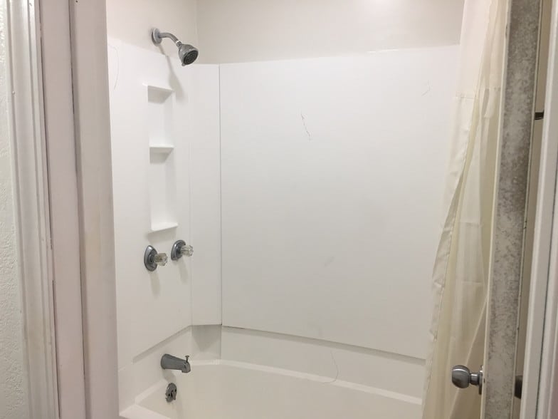 More Photos Of 2001 North Bishop Avenue, Rolla Hotel For Sale