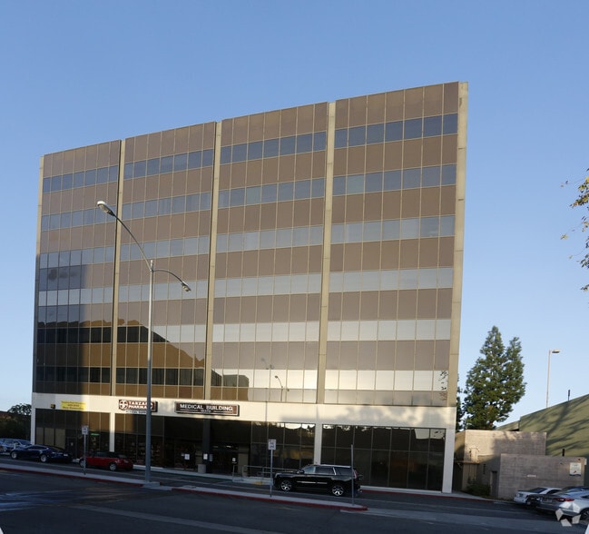More Photos Of 18370 Burbank Blvd, Tarzana Medical For Lease