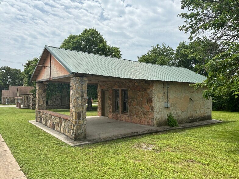More Photos Of 400 S. Broad Street St, Saint Jo Land For Sale