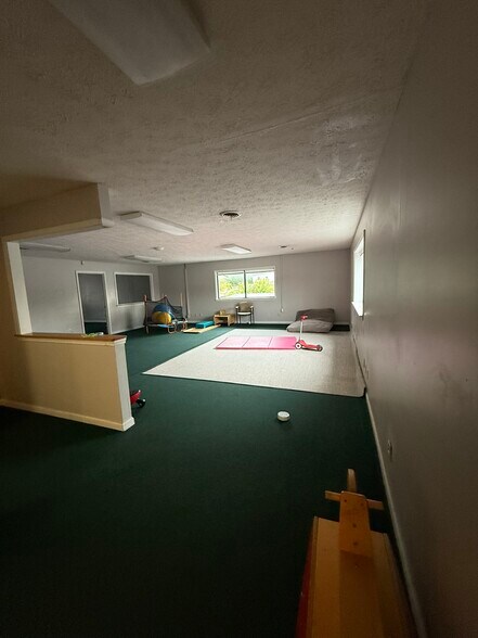 More Photos Of 114 S Maple St, Winchester Office For Lease