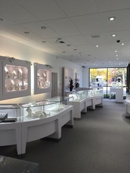 More Photos Of 611-623 Santa Cruz Ave, Menlo Park Office For Lease