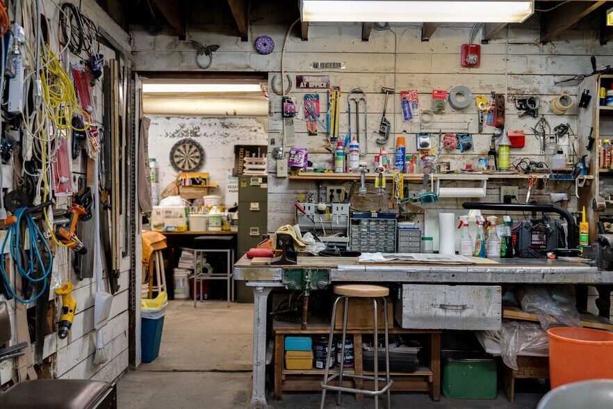 More Photos Of 606 Meredith Rd NE, Calgary Restaurant For Sale